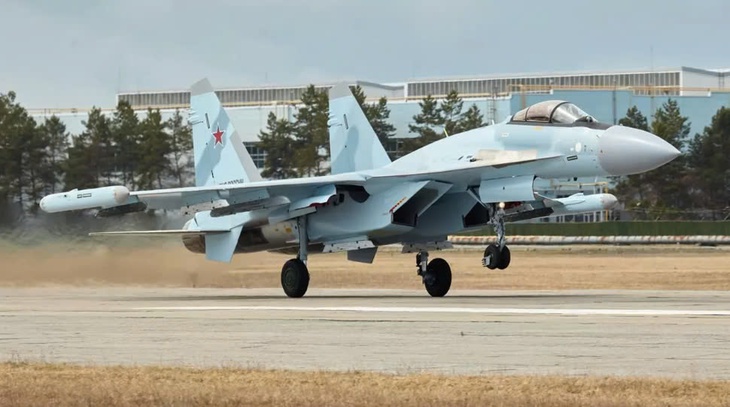 Loạt tiêm kích Su-35S mới sẵn sàng xuất kích- Ảnh 1. Loạt tiêm kích Su-35S mới sẵn sàng xuất kích- Ảnh 1.