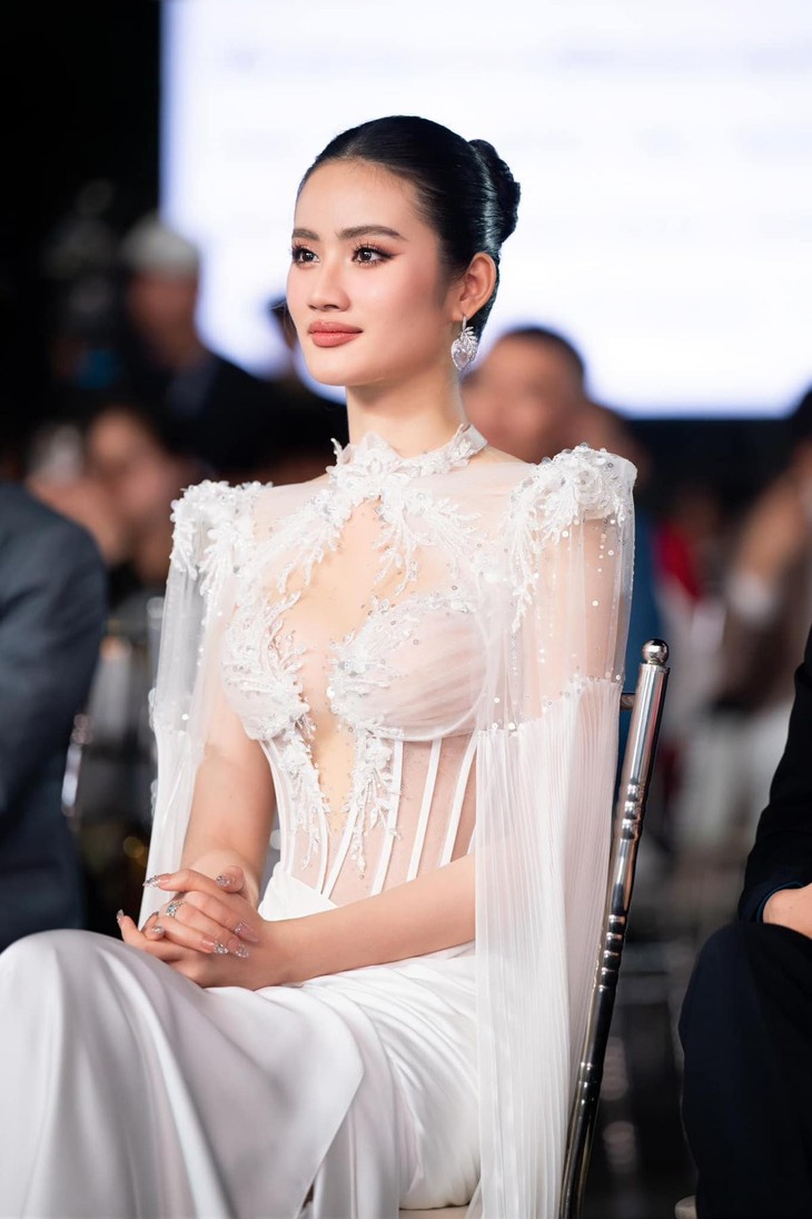 Hoa hậu từng có phát ngôn 'gây sốc', 2 năm sau 'lột  xác' ngoạn mục để dự cuộc thi sắc đẹp lớn nhất hành tinh- Ảnh 6.