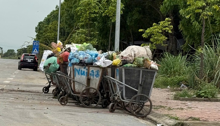 Người dân chặn xe không cho vào bãi rác, TP Thanh Hóa ngổn ngang rác thải- Ảnh 2. Người dân chặn xe không cho vào bãi rác, TP Thanh Hóa ngổn ngang rác thải- Ảnh 2.