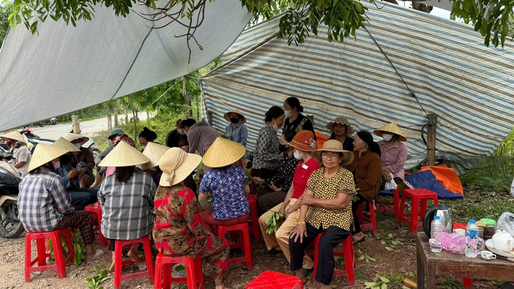Người dân chặn xe không cho vào bãi rác, TP Thanh Hóa ngổn ngang rác thải- Ảnh 6. Người dân chặn xe không cho vào bãi rác, TP Thanh Hóa ngổn ngang rác thải- Ảnh 6.