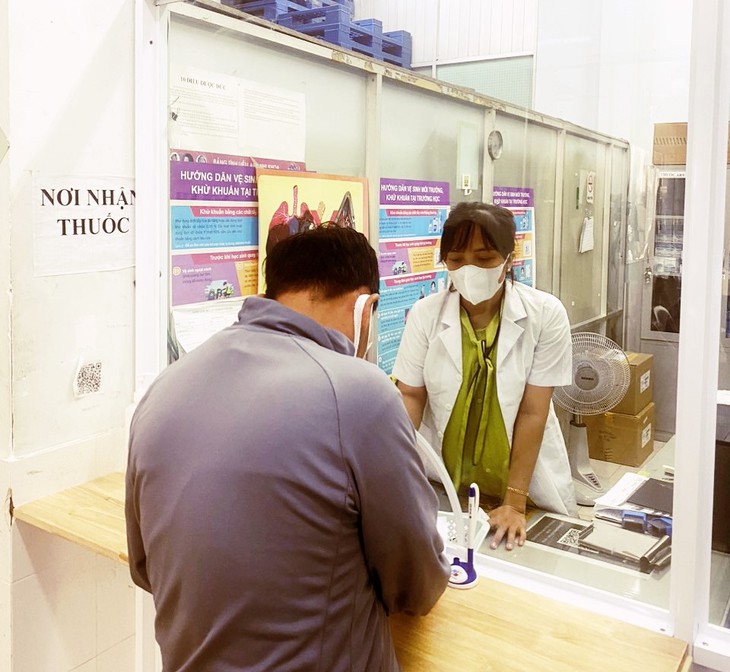 Người nhiễm HIV cần làm gì để có sống khỏe mạnh?- Ảnh 1. Người nhiễm HIV cần làm gì để có sống khỏe mạnh?- Ảnh 1.