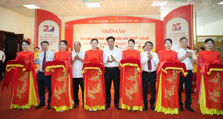 Học viện Y - Dược học cổ truyền Việt Nam khai trương Triển lãm ‘Những hình ảnh dấu ấn thời gian...' và tổ chức Lễ tốt nghiệp sau đại học- Ảnh 2.