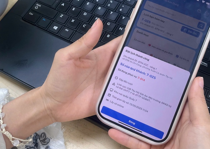 Người dân dễ dàng lấy số thứ tự online khi làm thủ tục hành chính- Ảnh 2.