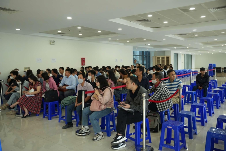 Người dân dễ dàng lấy số thứ tự online khi làm thủ tục hành chính- Ảnh 3.