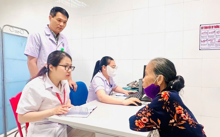 Thêm 4 bác sĩ Bệnh viện Đại học Y Hà Nội về khám chữa bệnh tại Hà Tĩnh