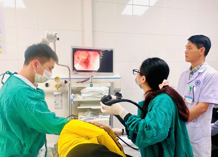 Thêm 4 bác sĩ Bệnh viện Đại học Y Hà Nội về khám chữa bệnh tại Hà Tĩnh- Ảnh 2.