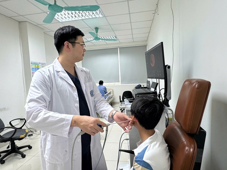 Tắm suối cùng anh trai, bé 3 tuổi bị đỉa 5cm chui vào khí quản- Ảnh 2.