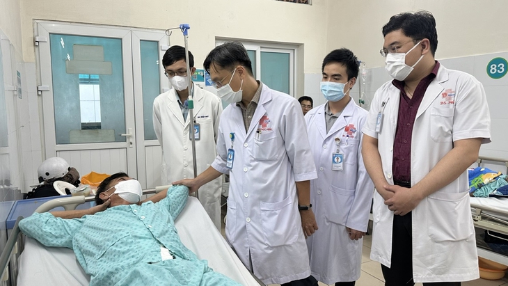 Giải thoát bệnh nhân khỏi bướu mỡ to gấp đôi quả dừa- Ảnh 2.
