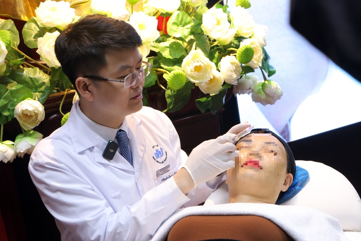 Người dân ngày càng ưa chuộng vẻ đẹp tự nhiên, tránh phẫu thuật lớn- Ảnh 1. Người dân ngày càng ưa chuộng vẻ đẹp tự nhiên, tránh phẫu thuật lớn- Ảnh 1.