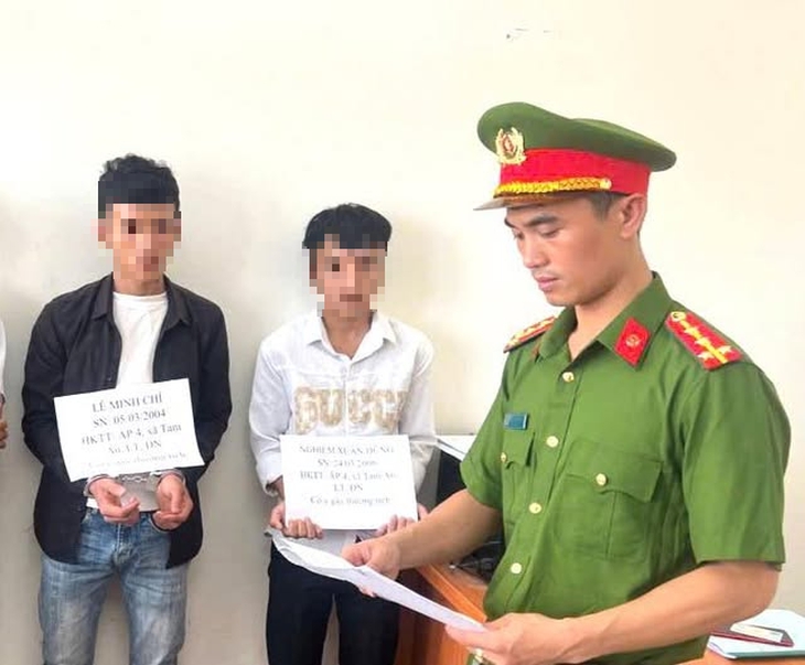 1 người bị thương nặng, khởi tố 2 đối tượng sau 'cú' nẹt pô- Ảnh 1. 1 người bị thương nặng, khởi tố 2 đối tượng sau 'cú' nẹt pô- Ảnh 1.