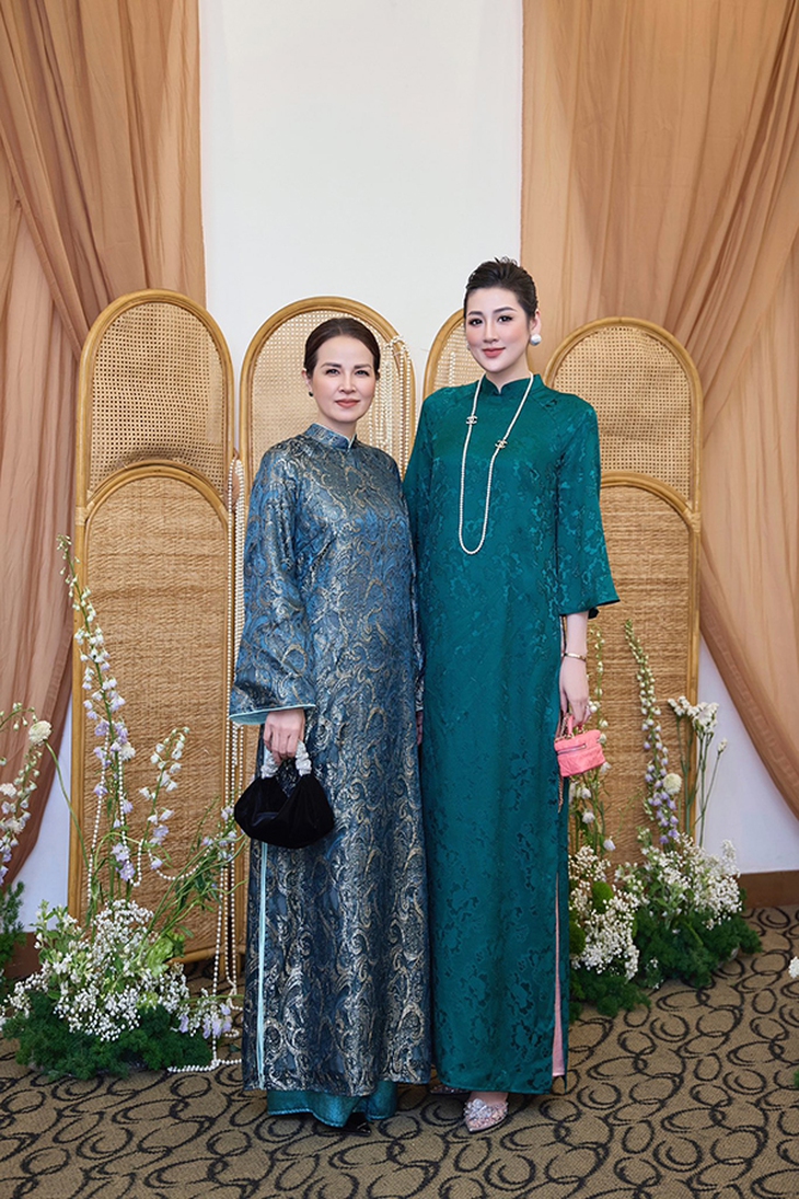 Mẹ ruột Á hậu Tú Anh: Tuổi U60 vẫn xinh đẹp, sang chảnh, hạnh phúc vì được con gái chiều chuộng- Ảnh 3. Mẹ ruột Á hậu Tú Anh: Tuổi U60 vẫn xinh đẹp, sang chảnh, hạnh phúc vì được con gái chiều chuộng- Ảnh 3.