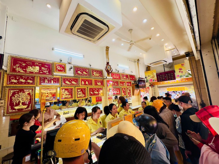 Ngân hàng Nhà nước siết chặt quản lý thị trường vàng tại TP Hồ Chí Minh- Ảnh 1. Ngân hàng Nhà nước siết chặt quản lý thị trường vàng tại TP Hồ Chí Minh- Ảnh 1.