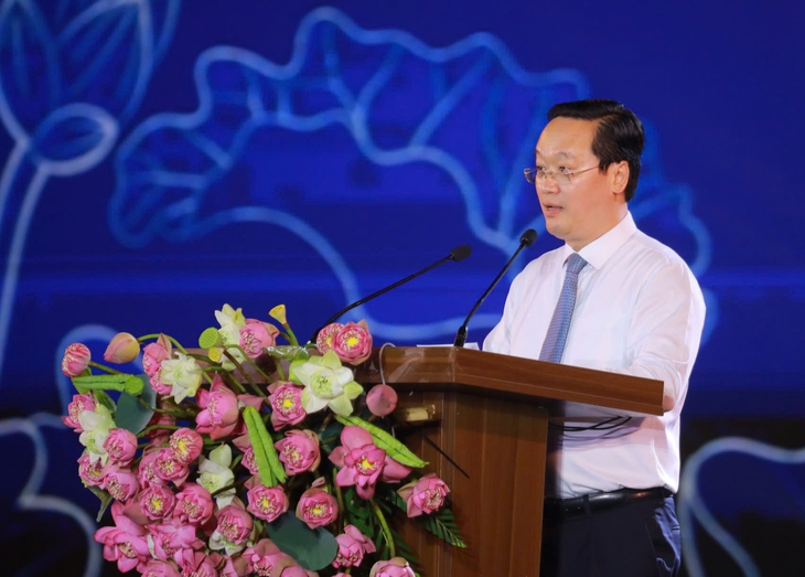Tổng Bí thư Tô Lâm dự khai mạc Lễ hội Làng Sen và khánh thành tượng 'Bác Hồ về thăm quê'- Ảnh 3. Tổng Bí thư Tô Lâm dự khai mạc Lễ hội Làng Sen và khánh thành tượng 'Bác Hồ về thăm quê'- Ảnh 3.