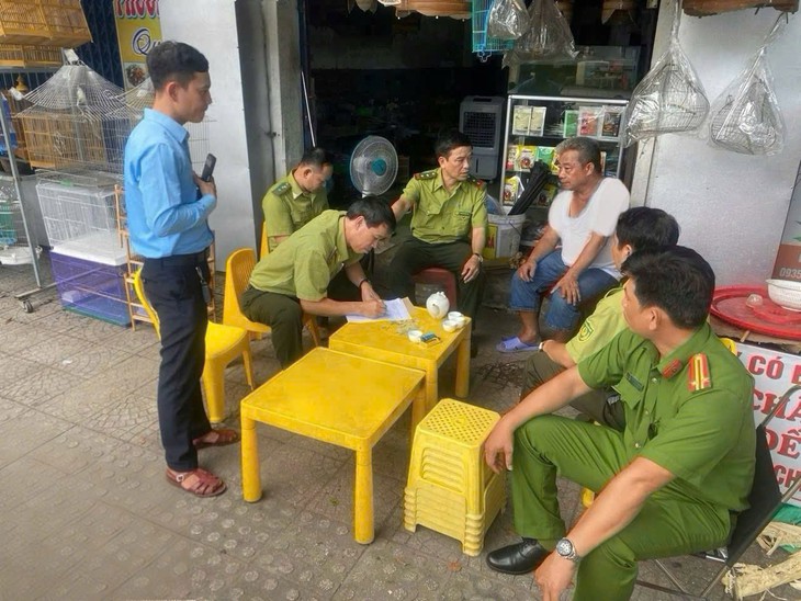 Kiểm lâm nói gì về thông tin mang chim đi cà phê phải chứng minh nguồn gốc?- Ảnh 1.