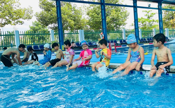 Trẻ nghỉ hè cần học những kỹ năng gì để bảo vệ sức khỏe?- Ảnh 2.