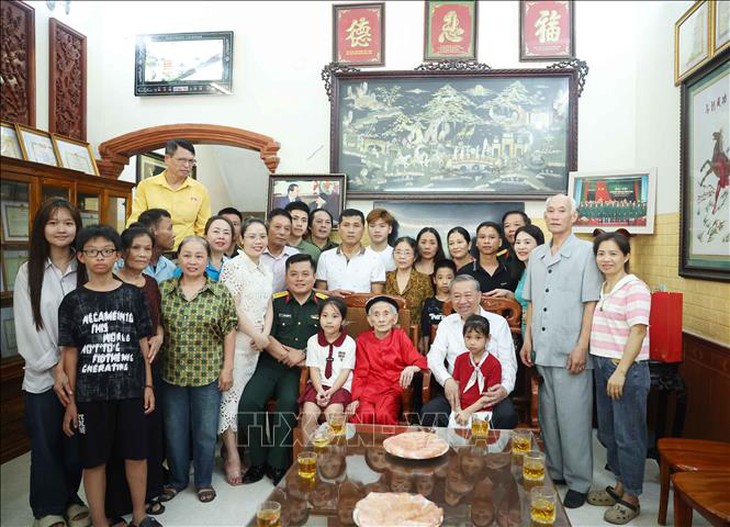 Tổng Bí thư Tô Lâm thăm Mẹ Việt Nam Anh hùng ở Nghệ An- Ảnh 4.