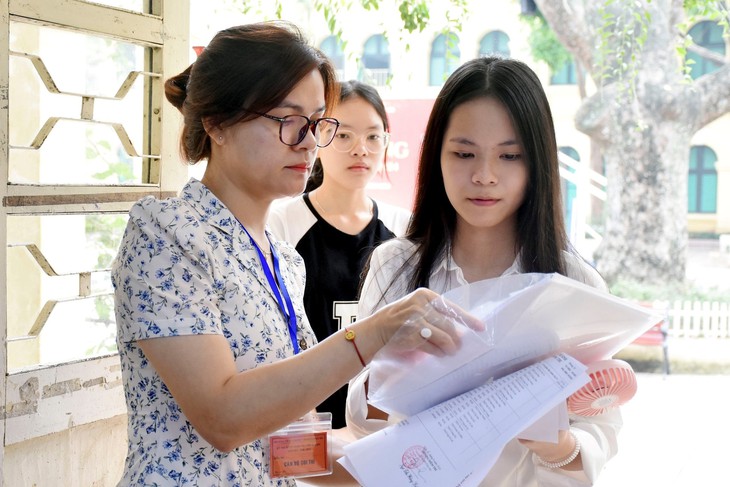 Nguyên tắc xét tuyển lớp 10 công lập Hà Nội thí sinh cần biết- Ảnh 1.