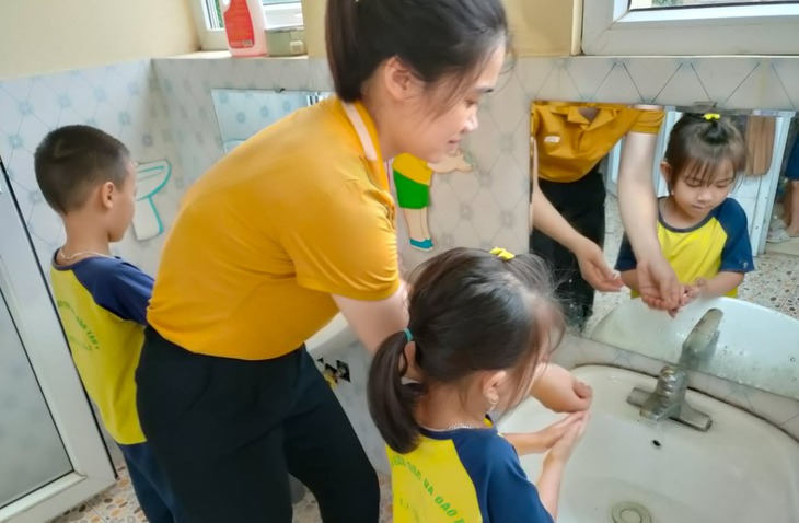 Trẻ nghỉ hè cần học những kỹ năng gì để bảo vệ sức khỏe?- Ảnh 1.