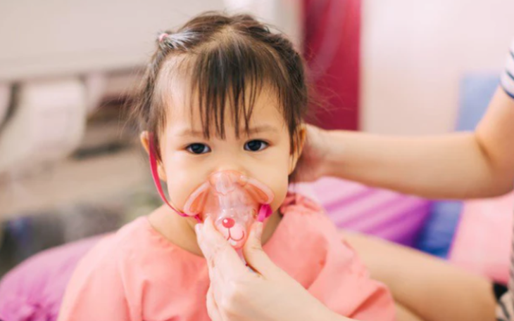 Trẻ bị viêm phổi và cách chăm sóc đúng tại nhà