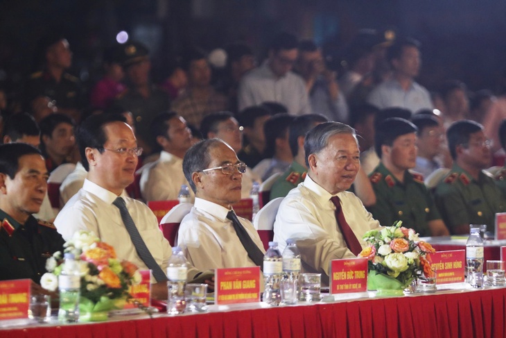 Tổng Bí thư Tô Lâm dự khai mạc Lễ hội Làng Sen và khánh thành tượng 'Bác Hồ về thăm quê'- Ảnh 1. Tổng Bí thư Tô Lâm dự khai mạc Lễ hội Làng Sen và khánh thành tượng 'Bác Hồ về thăm quê'- Ảnh 1.