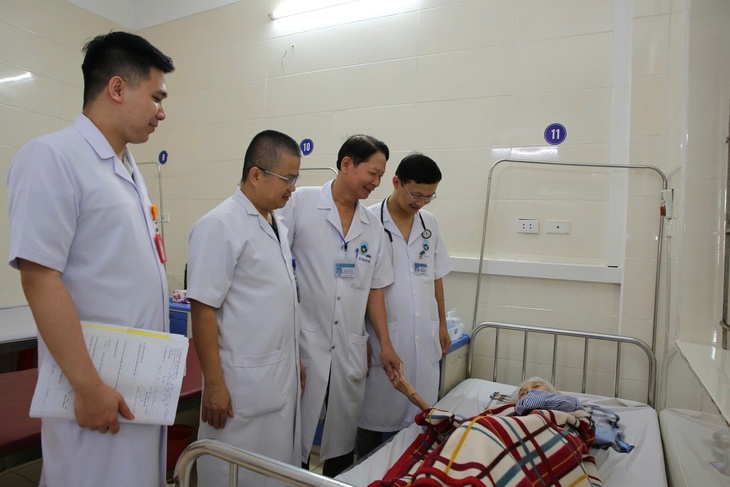 Cụ bà bị cành cây dài hơn 20cm đâm thấu ngực hơn 2 năm không hề biết- Ảnh 3.