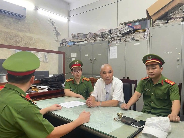 Tài xế ô tô xúc phạm đại úy công an, tấn công người giám sát công trình- Ảnh 1.