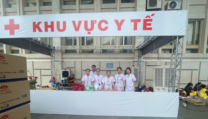 Y bác sĩ đã cấp cứu gần 100 trường hợp trong Đại lễ Vesak tại Hà Nội- Ảnh 1.