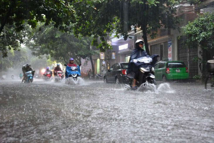Miền Bắc bước vào cao điểm mưa lớn, nguy cơ cao ngập úng, sạt lở- Ảnh 2.