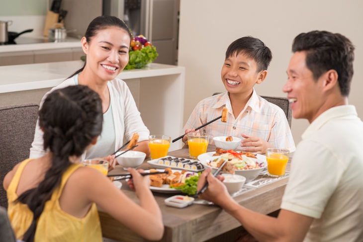 Mặt trái của việc sử dụng mạng xã hội và thói quen ăn uống ở người trẻ- Ảnh 3. Mặt trái của việc sử dụng mạng xã hội và thói quen ăn uống ở người trẻ- Ảnh 3.