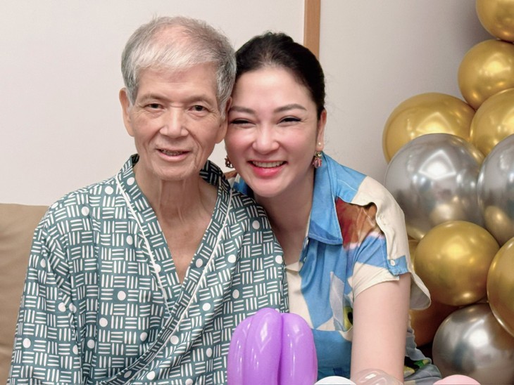 Hoa hậu Nguyễn Thị Huyền vẫn chưa nguôi ngoai nỗi đau mất bố- Ảnh 1.