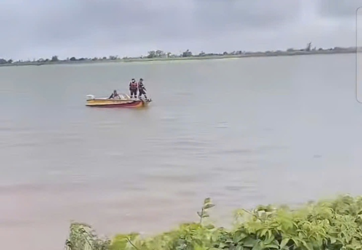 Thương tâm: Đi bắt cáy, hai mẹ con gặp nạn dưới sông- Ảnh 1. Thương tâm: Đi bắt cáy, hai mẹ con gặp nạn dưới sông- Ảnh 1.