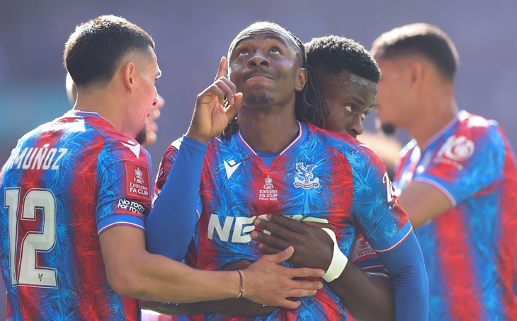 Tạo 'cú sốc' tại FA Cup, Crystal Palace lần đầu có danh hiệu sau 119 năm- Ảnh 2. Tạo 'cú sốc' tại FA Cup, Crystal Palace lần đầu có danh hiệu sau 119 năm- Ảnh 2.