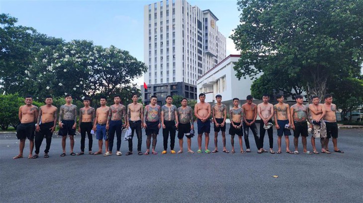 Triệt phá ổ nhóm tội phạm cực kỳ nguy hiểm do Nguyễn Công Huân cầm đầu
- Ảnh 3. Triệt phá ổ nhóm tội phạm cực kỳ nguy hiểm do Nguyễn Công Huân cầm đầu
- Ảnh 3.