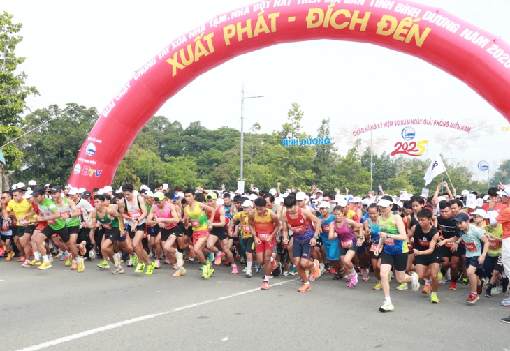 Gần 30 tỷ đồng được vận động từ giải chạy ở Bình Dương, góp xóa nhà tạm, nhà dột nát- Ảnh 2.