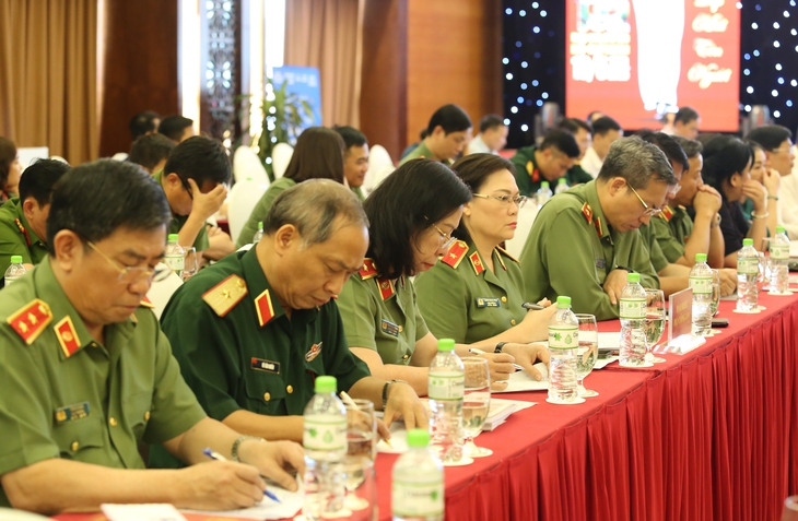 Hội thảo khoa học 'Chủ tịch Hồ Chí Minh - Biểu tượng cao đẹp của ý chí khát vọng độc lập của dân tộc, tự do, hạnh phúc cho Nhân dân'- Ảnh 5. Hội thảo khoa học 'Chủ tịch Hồ Chí Minh - Biểu tượng cao đẹp của ý chí khát vọng độc lập của dân tộc, tự do, hạnh phúc cho Nhân dân'- Ảnh 5.