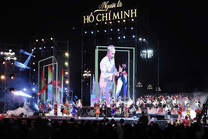 Lãnh đạo Đảng, Nhà nước dự chương trình nghệ thuật đặc biệt 'Người là Hồ Chí Minh'- Ảnh 3.