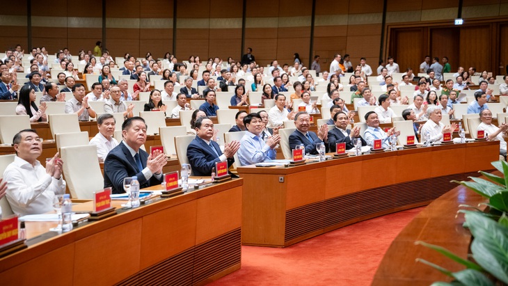Chủ tịch Quốc hội: Xây dựng xã hội thượng tôn pháp luật, đưa đất nước phát triển hùng cường, thịnh vượng- Ảnh 1. Chủ tịch Quốc hội: Xây dựng xã hội thượng tôn pháp luật, đưa đất nước phát triển hùng cường, thịnh vượng- Ảnh 1.