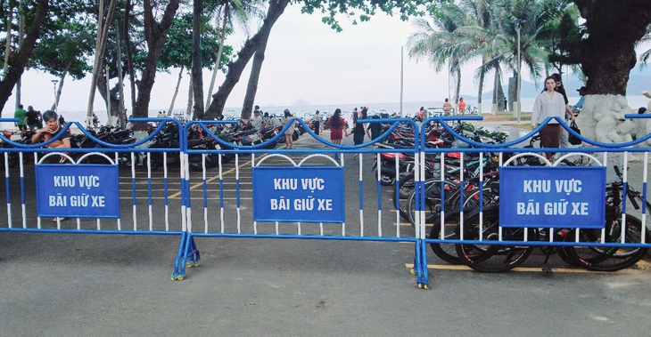 Bất cập về giờ giấc, các điểm giữ xe ở tuyến đường ven biển Nha Trang điều chỉnh thế nào?- Ảnh 3.