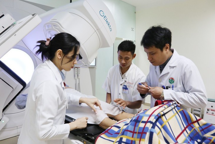 Hơn 1.000 lượt xạ trị kỹ thuật cao được thực hiện tại Hà Tĩnh- Ảnh 1. Hơn 1.000 lượt xạ trị kỹ thuật cao được thực hiện tại Hà Tĩnh- Ảnh 1.