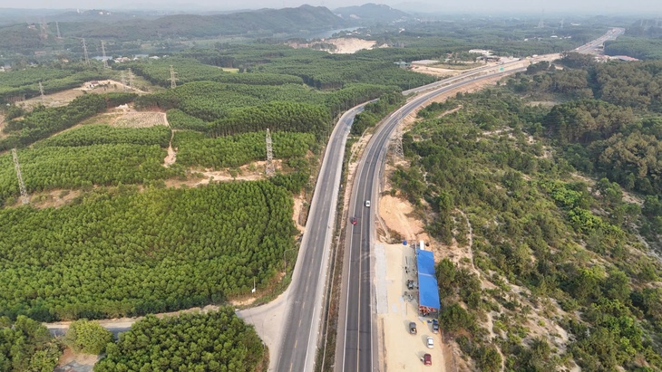 Dự án mở rộng cao tốc Cam Lộ - La Sơn hiện thế nào?- Ảnh 2.