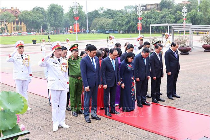 Lãnh đạo Đảng, Nhà nước vào Lăng viếng Bác- Ảnh 6.