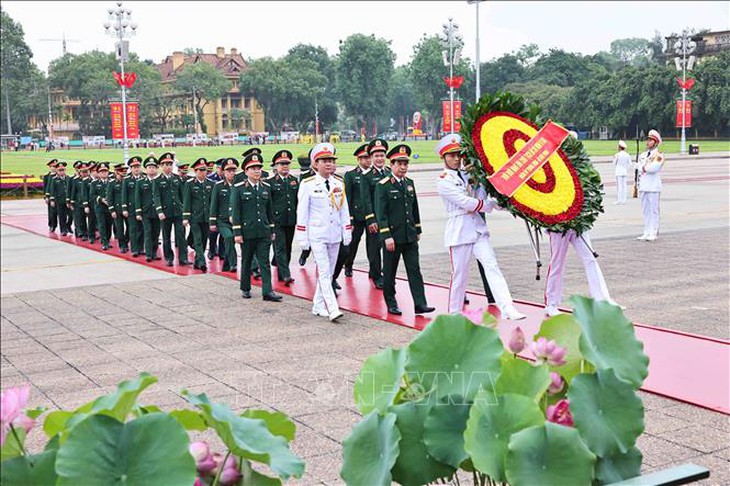 Lãnh đạo Đảng, Nhà nước vào Lăng viếng Bác- Ảnh 4.