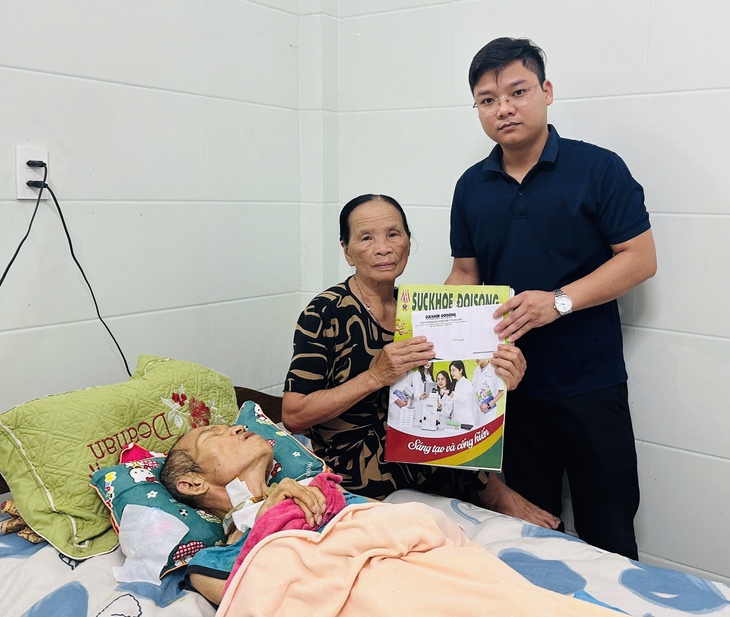 Tấm lòng bạn đọc đến với cụ bà 83 tuổi chăm 2 con bệnh tật, nuôi cháu nhỏ đang tuổi ăn học- Ảnh 1.