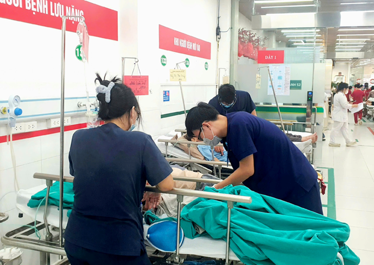 Các cơ sở y tế khám, cấp cứu hơn 80.000 bệnh nhân trong 1 ngày nghỉ lễ dịp 30/4 và 1/5- Ảnh 1. Các cơ sở y tế khám, cấp cứu hơn 80.000 bệnh nhân trong 1 ngày nghỉ lễ dịp 30/4 và 1/5- Ảnh 1.