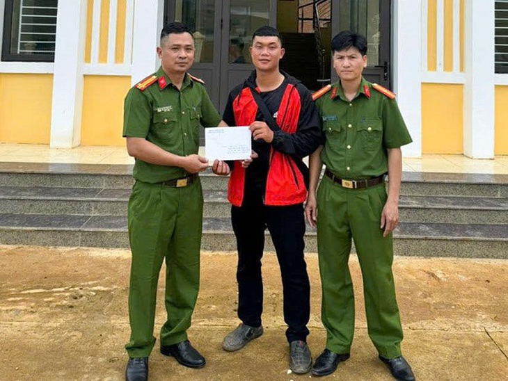 Chuyển khoản nhầm 5 triệu, nam shipper bất ngờ nhận lại số tiền - Ảnh 1.