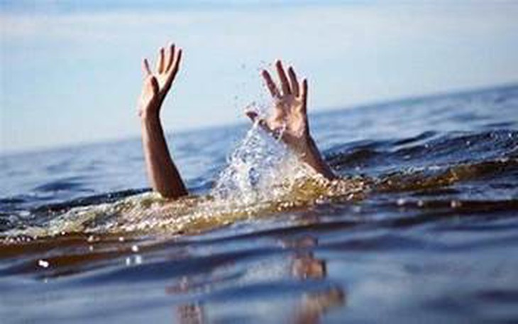 Đôi nam nữ đuối nước tử vong khi tắm biển 