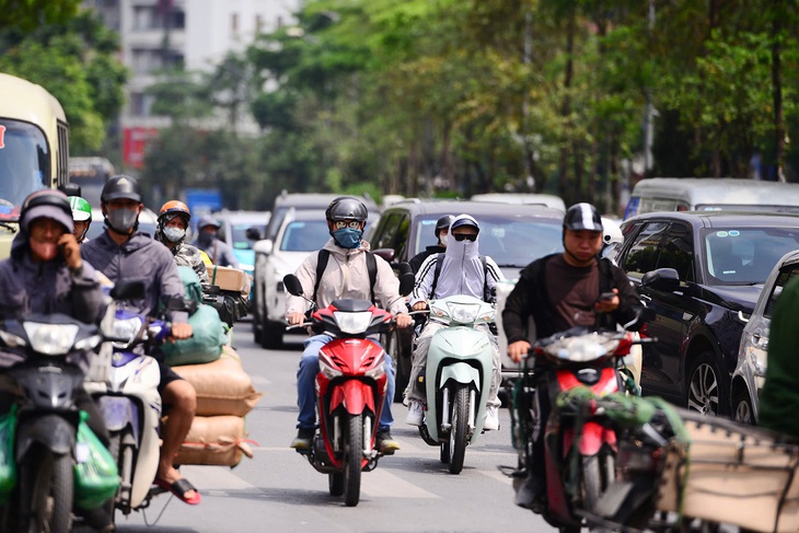 Miền Bắc nắng nóng trước khi bước vào đợt mưa lớn- Ảnh 2.