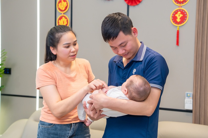 Hạnh phúc trọn vẹn sau 7 năm thử thách của người mẹ mang gen bệnh hiếm- Ảnh 2. Hạnh phúc trọn vẹn sau 7 năm thử thách của người mẹ mang gen bệnh hiếm- Ảnh 2.