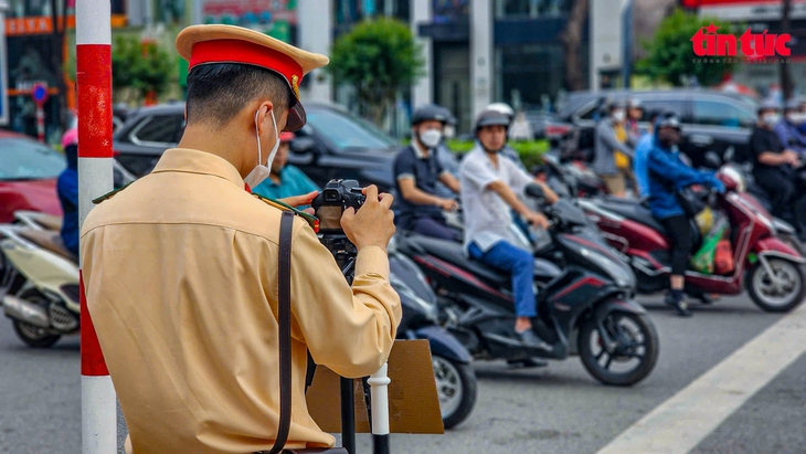 Camera lưu động phạt nguội đầu tiên ở Hà Nội- Ảnh 4.