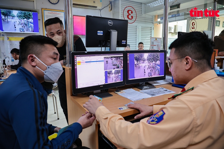 Camera lưu động phạt nguội đầu tiên ở Hà Nội- Ảnh 9.